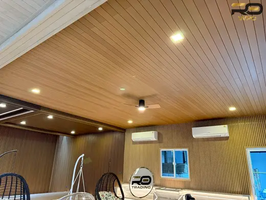 โชว์รูม RO WPC — ผนัง-ฝ้า และระแนงบังตา — รูปหน้างานจริงรูปที่ 2