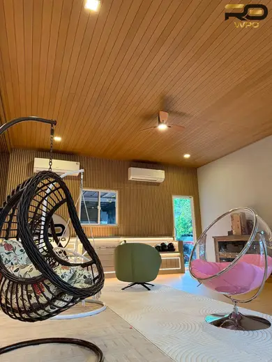 โชว์รูม RO WPC — ผนัง-ฝ้า และระแนงบังตา — รูปหน้างานจริงรูปที่ 4