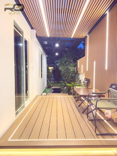 ผนังเซาะร่อง 4 ช่อง + ไม้พื้น + ฝ้าระแนงกล่อง — รูปหน้างานจริงรูปที่ 8